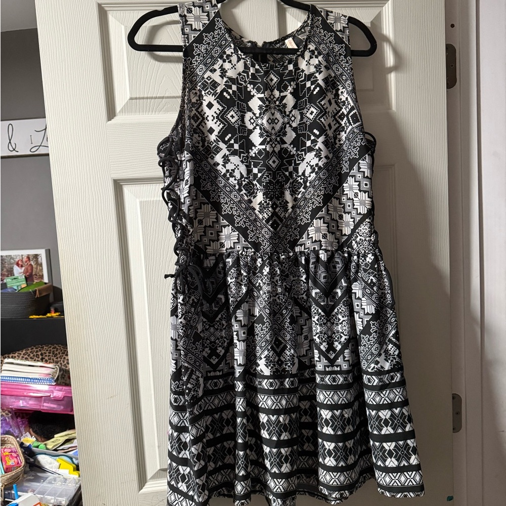 Black and White Sleeveless Mini Sundress